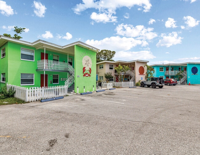 Plus de détails pour 309 Avanda Ct, Clearwater, FL - Multi-résidentiel à vendre