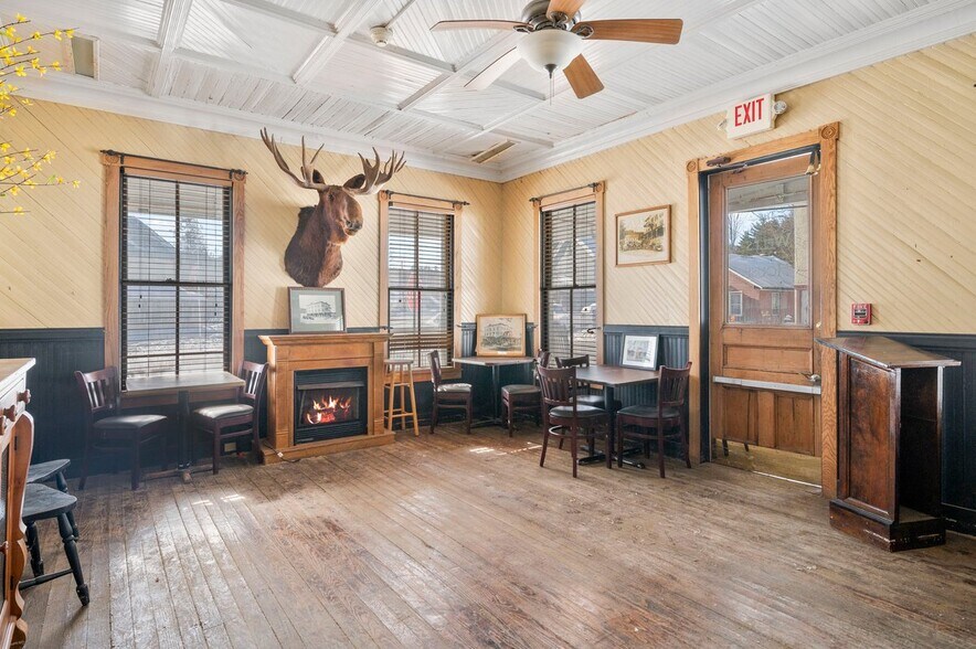 6 Olmstedville Rd, Pottersville, NY à vendre - Photo du bâtiment - Image 2 de 39