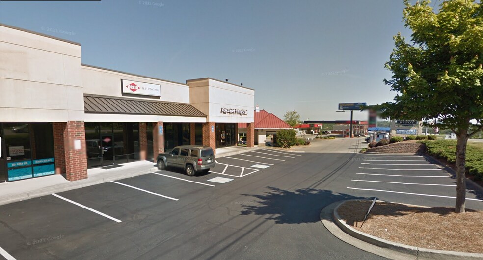 2260 Holly Springs Pky, Canton, GA à louer - Photo du bâtiment - Image 2 de 6