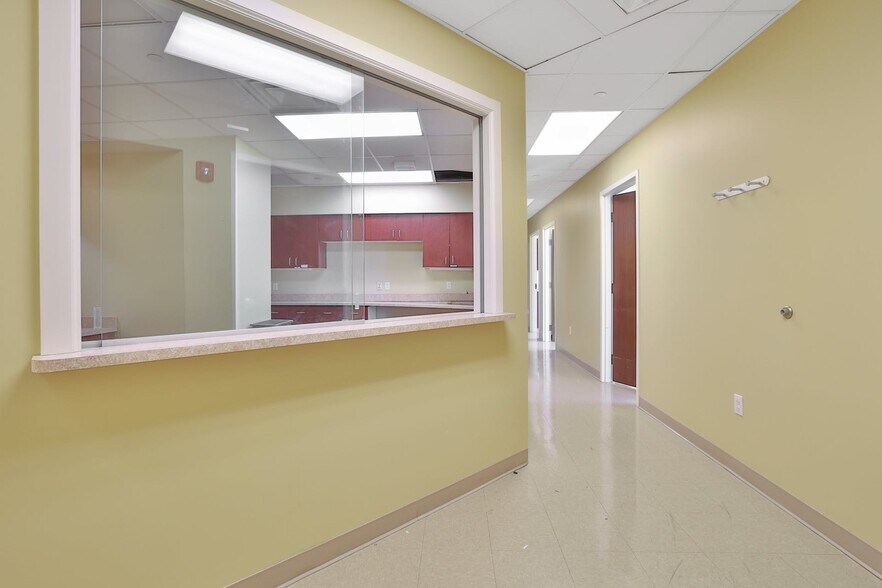 249-285 Lafayette Ave, Suffern, NY à louer - Photo intérieure - Image 3 de 25