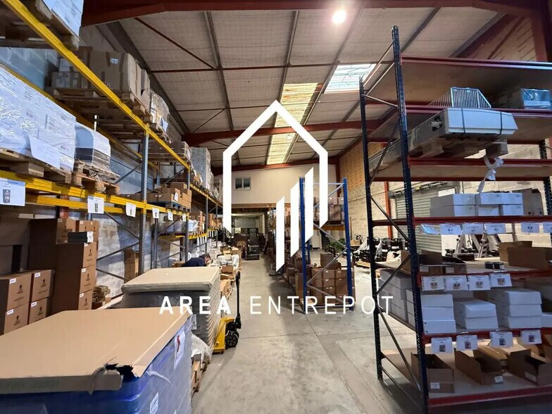 Flex in Aix-en-Provence for lease - Interior Photo - Image 3 of 7