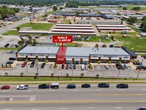 2111 S Old Missouri Rd, Springdale, AR for lease Interior Photo- Image 2 of 24