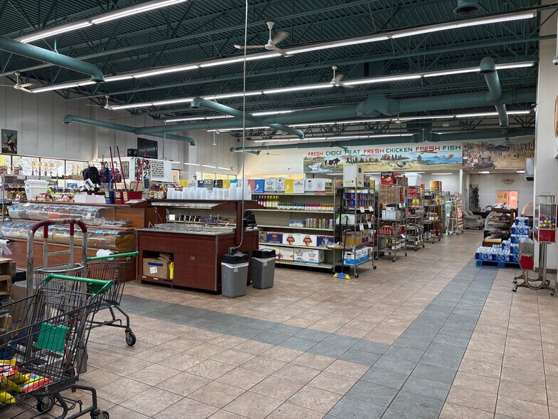 37821 Mound Rd, Sterling Heights, MI à louer - Photo du bâtiment - Image 3 de 6