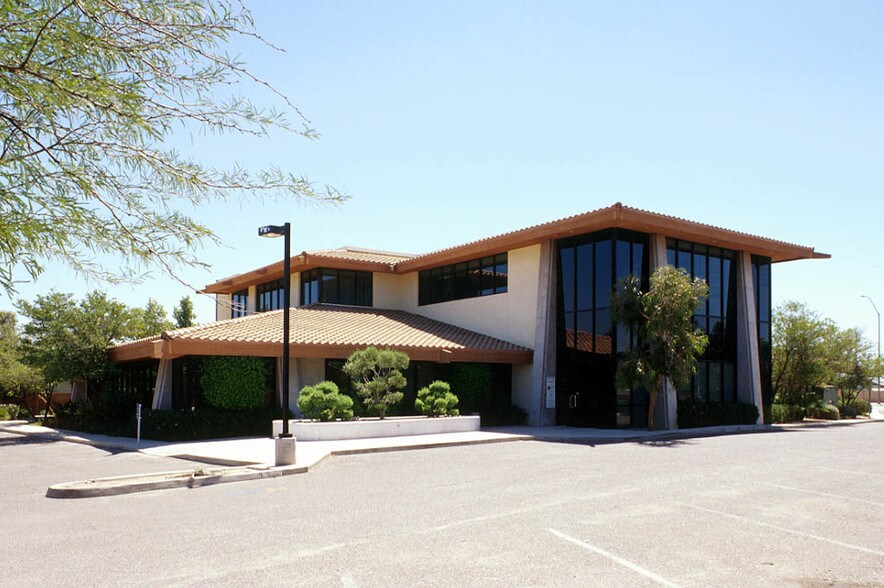 2610 E University Dr, Mesa, AZ à louer - Photo du bâtiment - Image 1 de 2