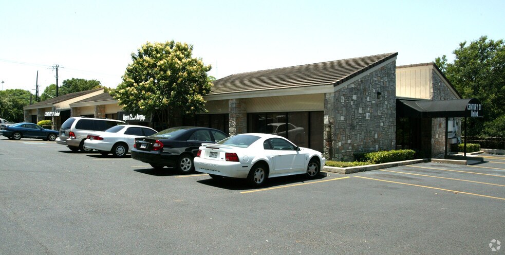 10924 Vance Jackson Rd, San Antonio, TX à louer - Photo du bâtiment - Image 2 de 63