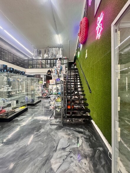 3555 E Coast Hwy, Corona Del Mar, CA for lease - Interior Photo - Image 3 of 5