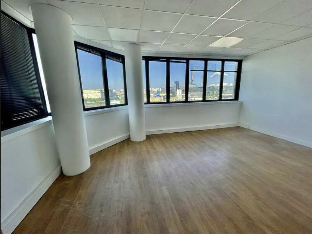 Office in Charenton-le-Pont for lease Interior Photo- Image 1 of 2