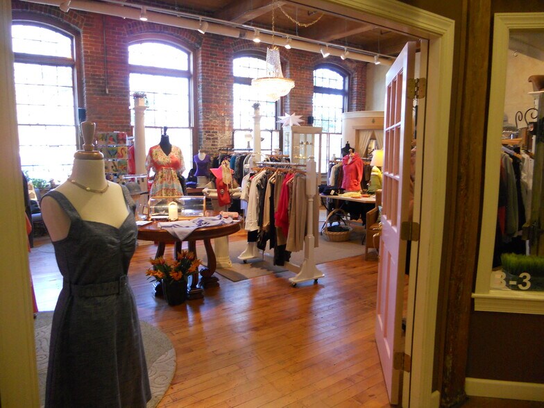 200 N Greensboro St, Carrboro, NC à louer - Photo intérieure - Image 3 de 22