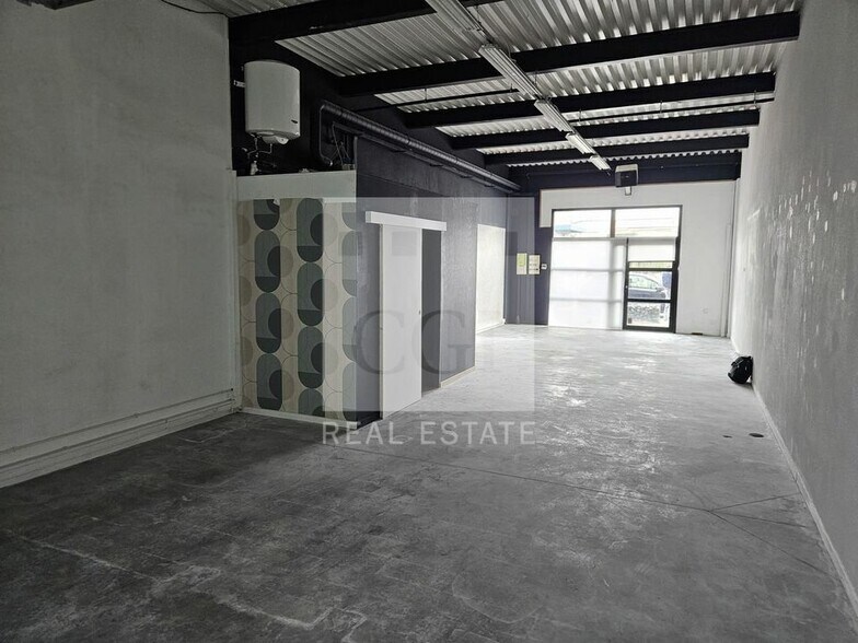 Flex in Montbonnot-Saint-Martin for lease - Interior Photo - Image 1 of 8