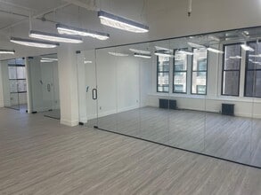 7 W 45th St, New York, NY à louer Photo intérieure- Image 1 de 7