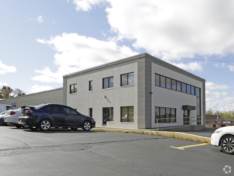 625 Wabanaki Dr, Kitchener, ON à louer - Photo principale - Image 1 de 4