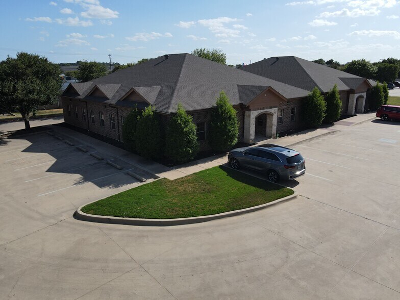 200 Meadowlands Blvd, Keller, TX à vendre - Photo du bâtiment - Image 1 de 17