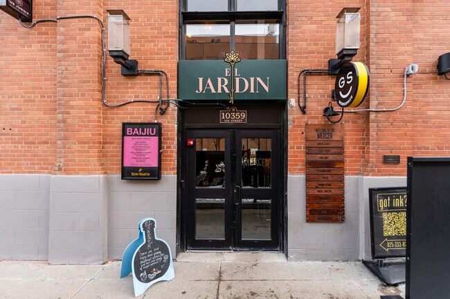 Plus de détails pour 10359-10363 104 St NW, Edmonton, AB - Commerce de détail à louer