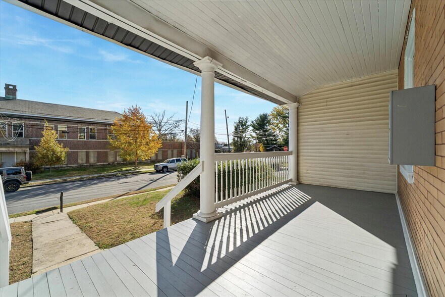 222 Lippincott Ave, Ardmore, PA à vendre - Photo du bâtiment - Image 3 de 39