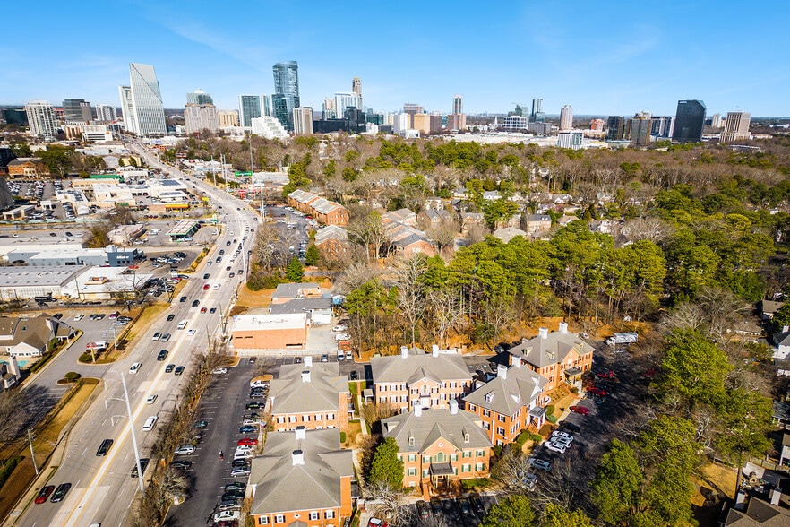 2941 Piedmont Rd NE, Atlanta, GA à louer - Aérien - Image 2 de 3