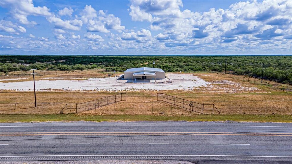 25998 State 359 hwy, Bruni, TX à vendre - Photo principale - Image 1 de 33