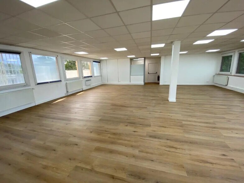 Office in Aulnay-sous-Bois for lease - Building Photo - Image 2 of 5