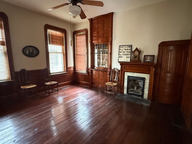 479 Pine St, Beaumont, TX à louer - Photo du bâtiment - Image 3 de 7