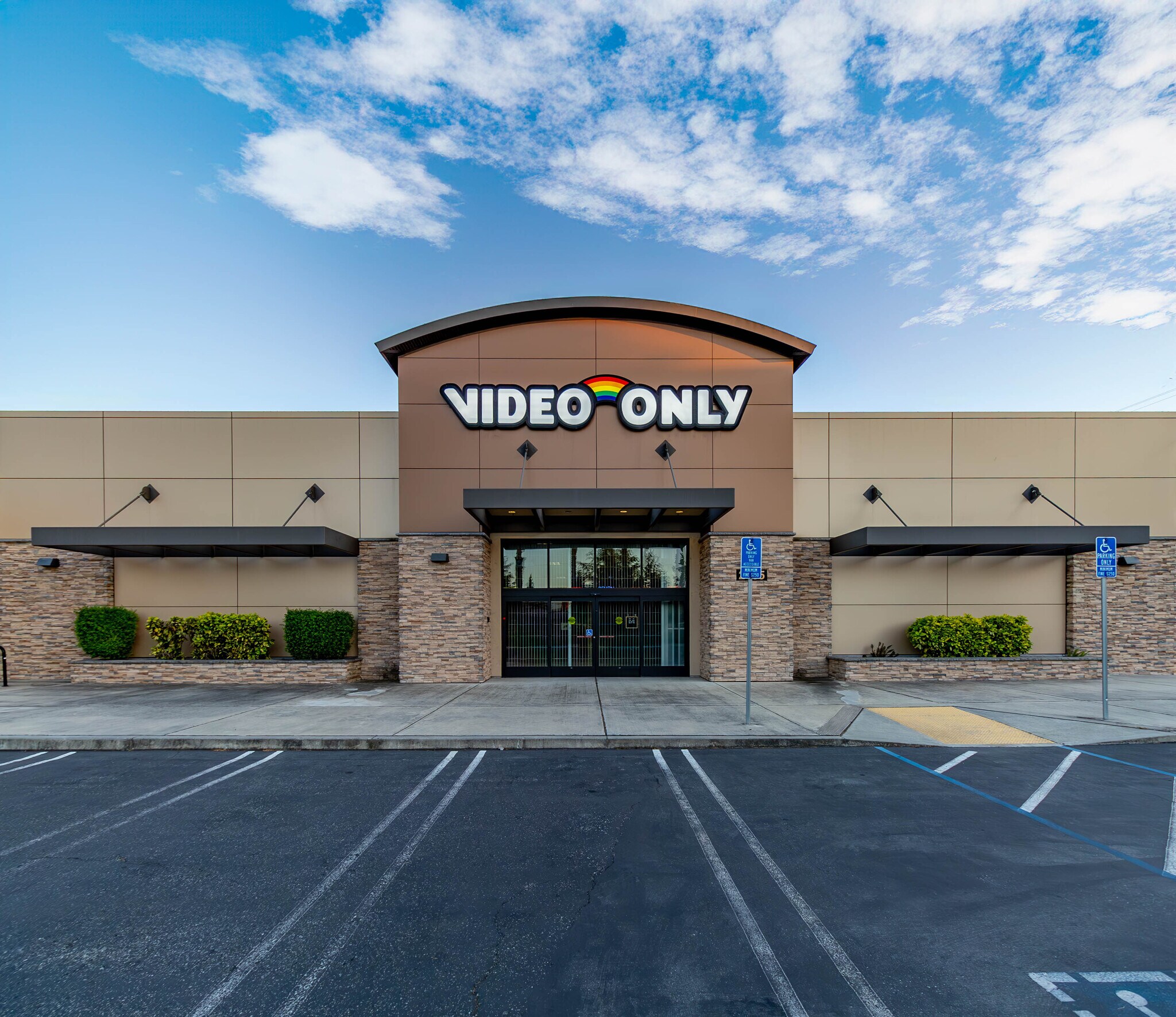 2485 Charleston Rd, Mountain View, CA à louer Photo du bâtiment- Image 1 de 9