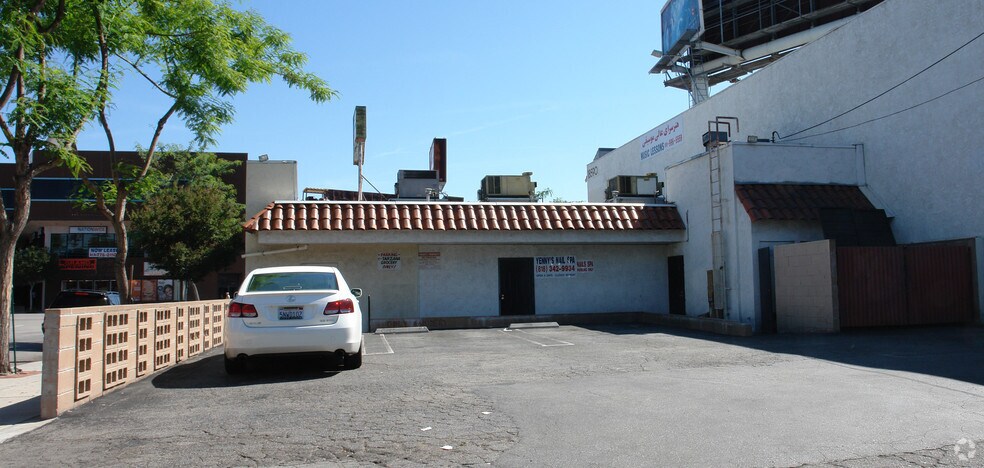 18596 Ventura Blvd, Tarzana, CA à louer - Photo du bâtiment - Image 3 de 9