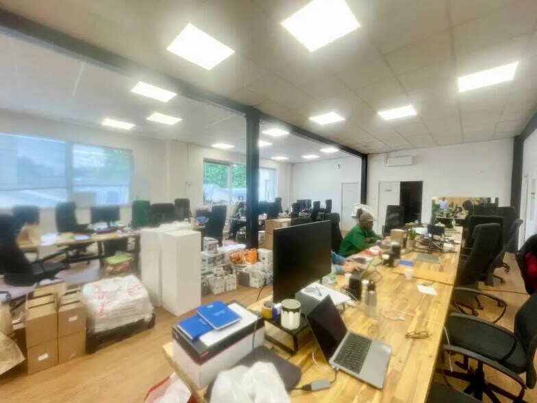 Bureau dans Montreuil à louer - Photo du bâtiment - Image 2 de 6