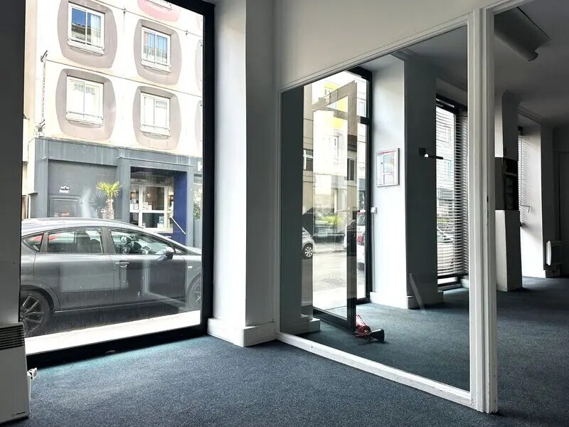 Office in Lyon for lease Interior Photo- Image 1 of 7