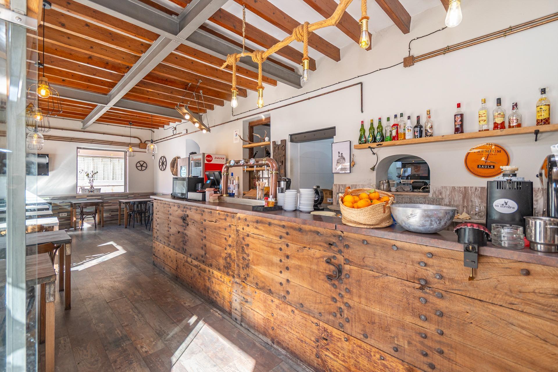 Commerce de détail dans Andratx à louer Photo du bâtiment- Image 1 de 33