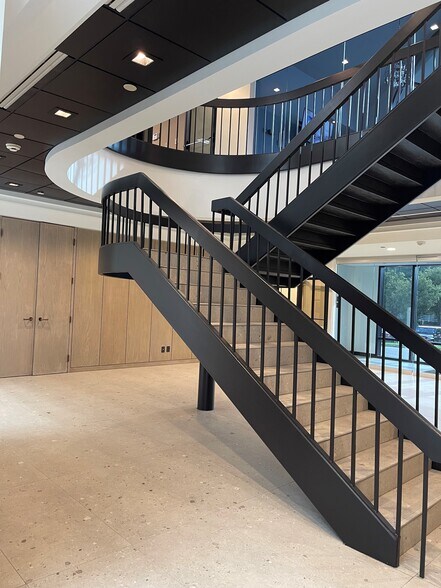 500 Craig Rd, Manalapan Township, NJ for lease - Building Photo - Image 3 of 15