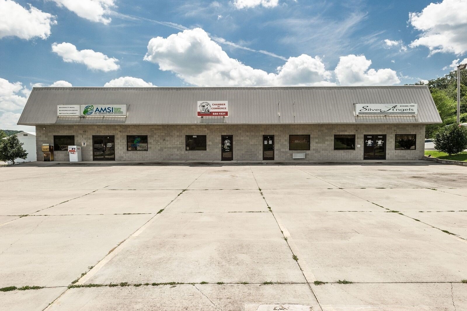 1104 New Highway 52 E, Westmoreland, TN for sale Building Photo- Image 1 of 1