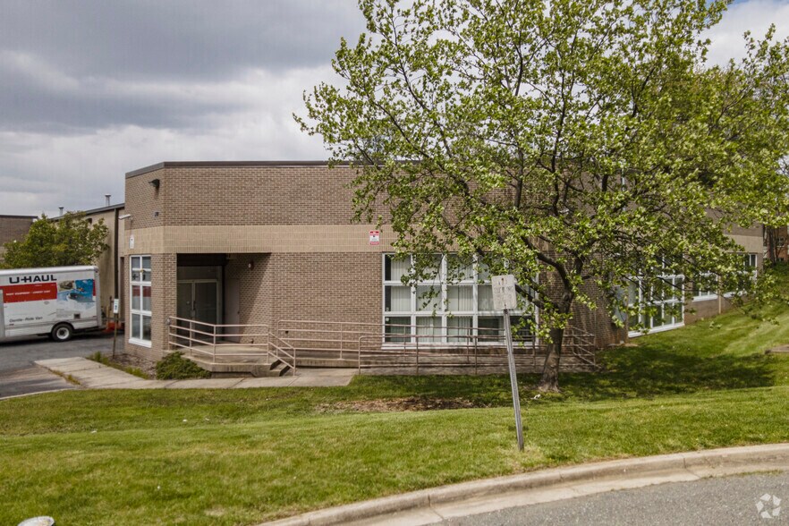 5200 Lawrence Pl, Hyattsville, MD à vendre - Photo du bâtiment - Image 3 de 5