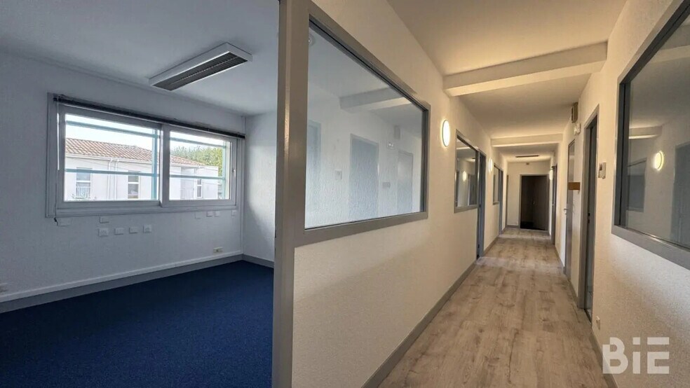 Office in Pessac for lease - Interior Photo - Image 3 of 4