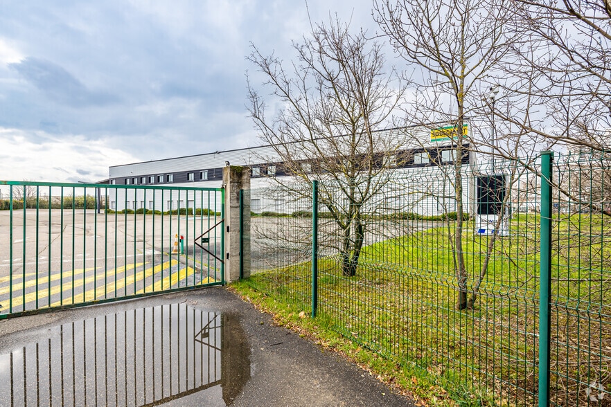 13 Boulevard Des Roses, Saint-Priest for sale - Building Photo - Image 2 of 6