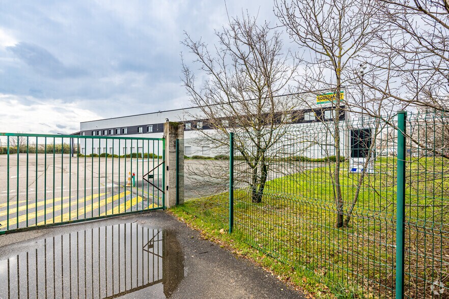 13 Boulevard Des Roses, Saint-Priest à vendre - Photo du bâtiment - Image 2 de 6