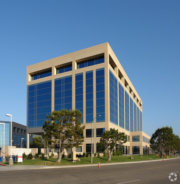 19520 Jamboree Rd, Irvine, CA à louer - Photo du bâtiment - Image 3 de 22