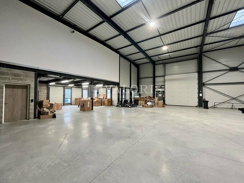 6 Rue D'Arsonval, Chassieu for lease - Building Photo - Image 1 of 9