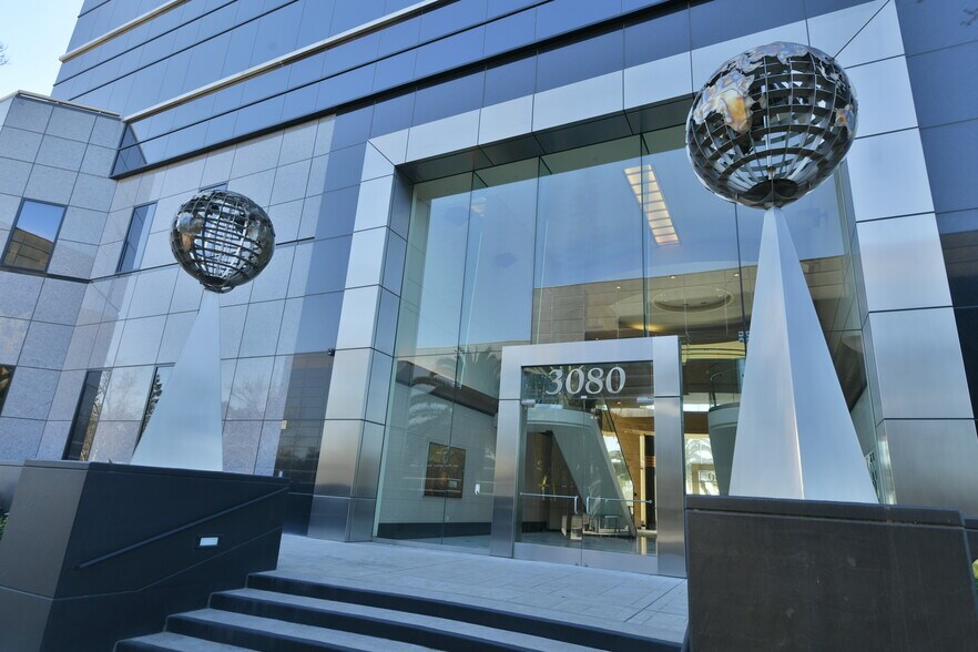 The Campus at First portefeuille de 2 propriétés à vendre sur LoopNet.ca - Photo du bâtiment - Image 3 de 35