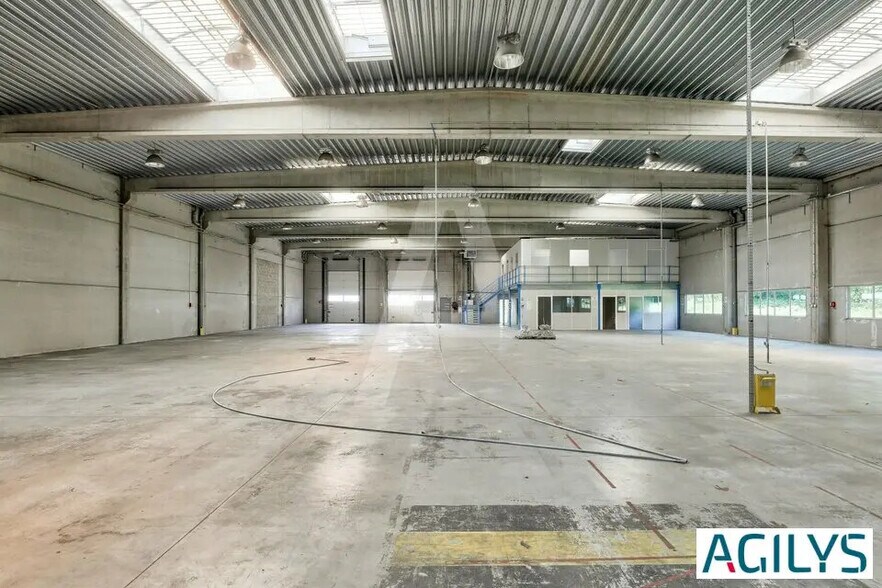 Industrial in Chilly-Mazarin for lease - Interior Photo - Image 1 of 7