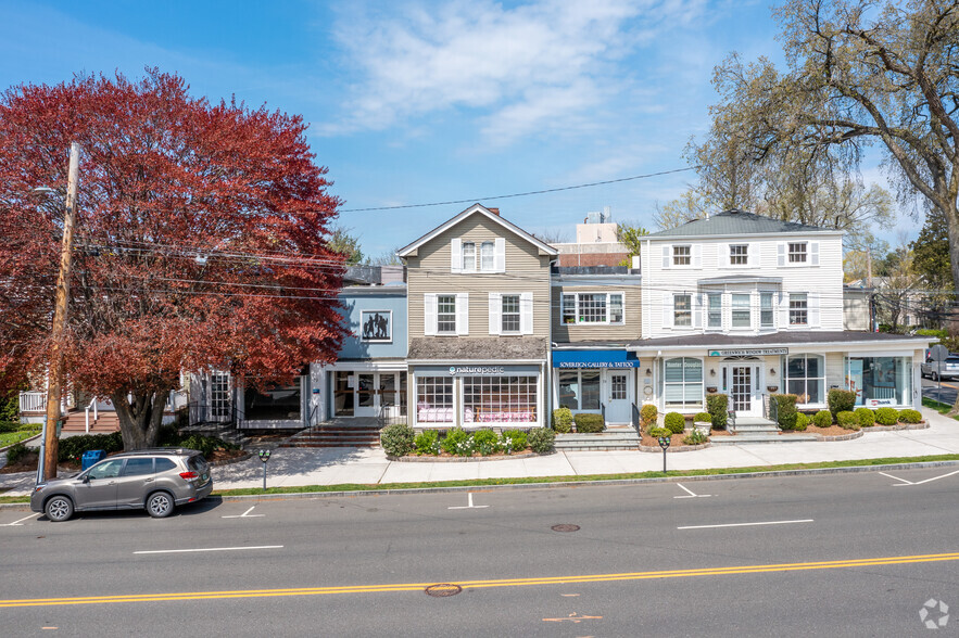 79 E Putnam Ave, Greenwich, CT for lease - Building Photo - Image 2 of 9