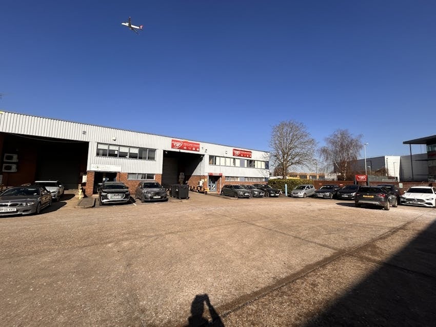 Blackthorne Rd, Slough à louer Photo du bâtiment- Image 1 de 2