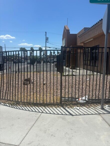 300 S Bruce St, Las Vegas, NV à louer - Photo du bâtiment - Image 3 de 3