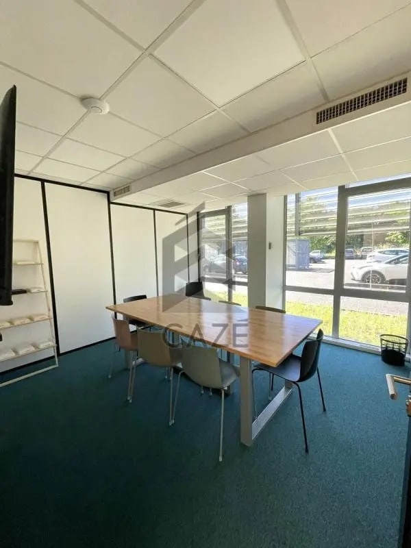 Office in Mérignac for lease Interior Photo- Image 1 of 6