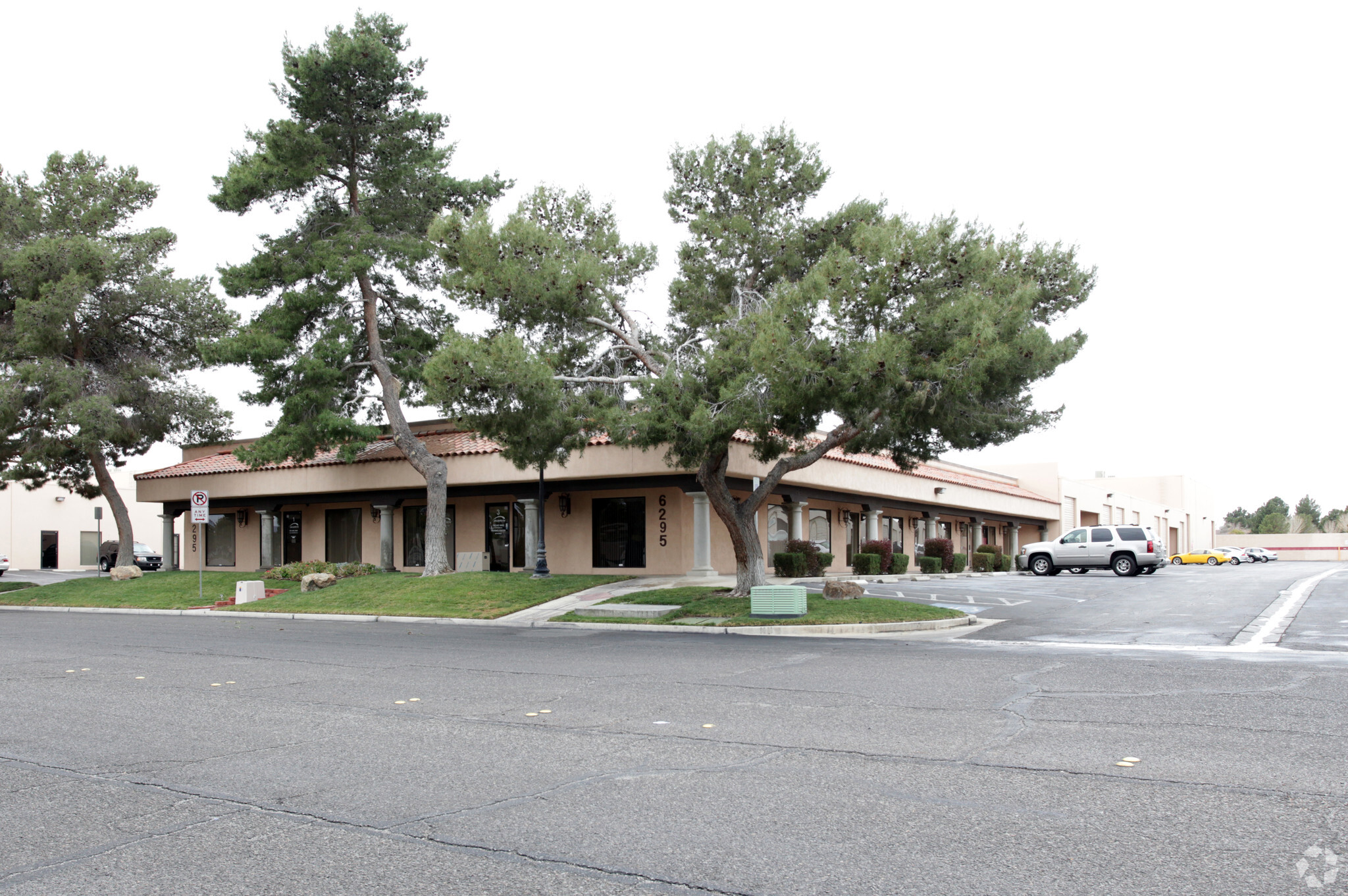 6295 Harrison Dr, Las Vegas, NV for lease Primary Photo- Image 1 of 7