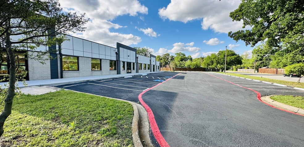 1901 W Irving Blvd, Irving, TX for lease - Building Photo - Image 1 of 16