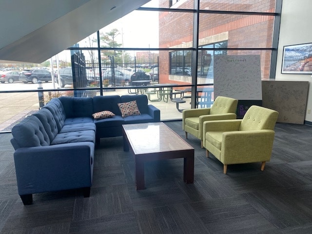 300 E Walnut St, Evansville, IN à louer - Photo du bâtiment - Image 3 de 21