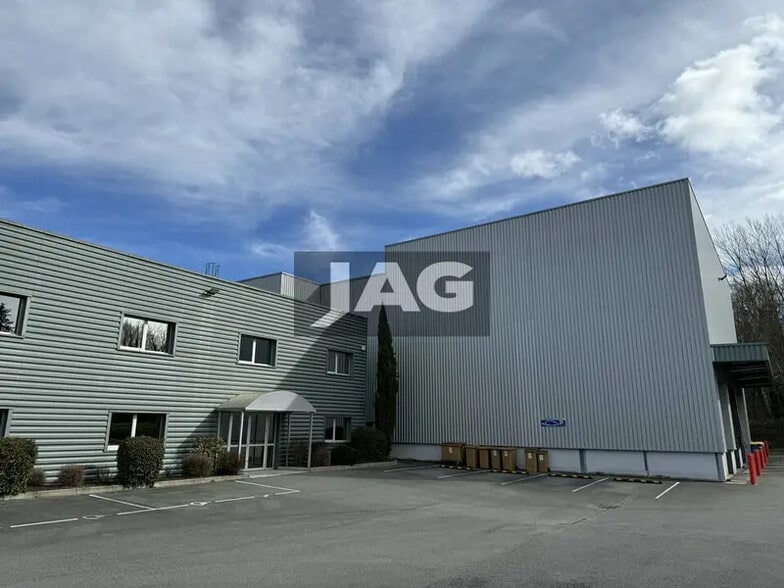 Industrial in Lozanne for lease - Building Photo - Image 2 of 15