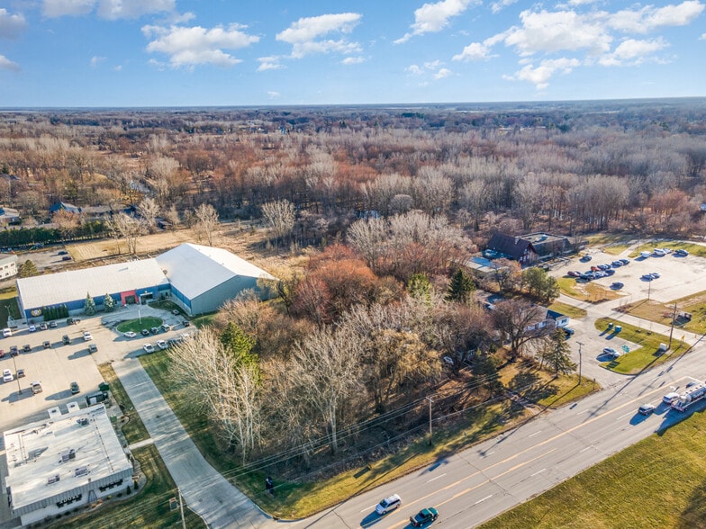 4886 Gratiot Rd, Saginaw, MI à vendre - Photo du bâtiment - Image 3 de 5