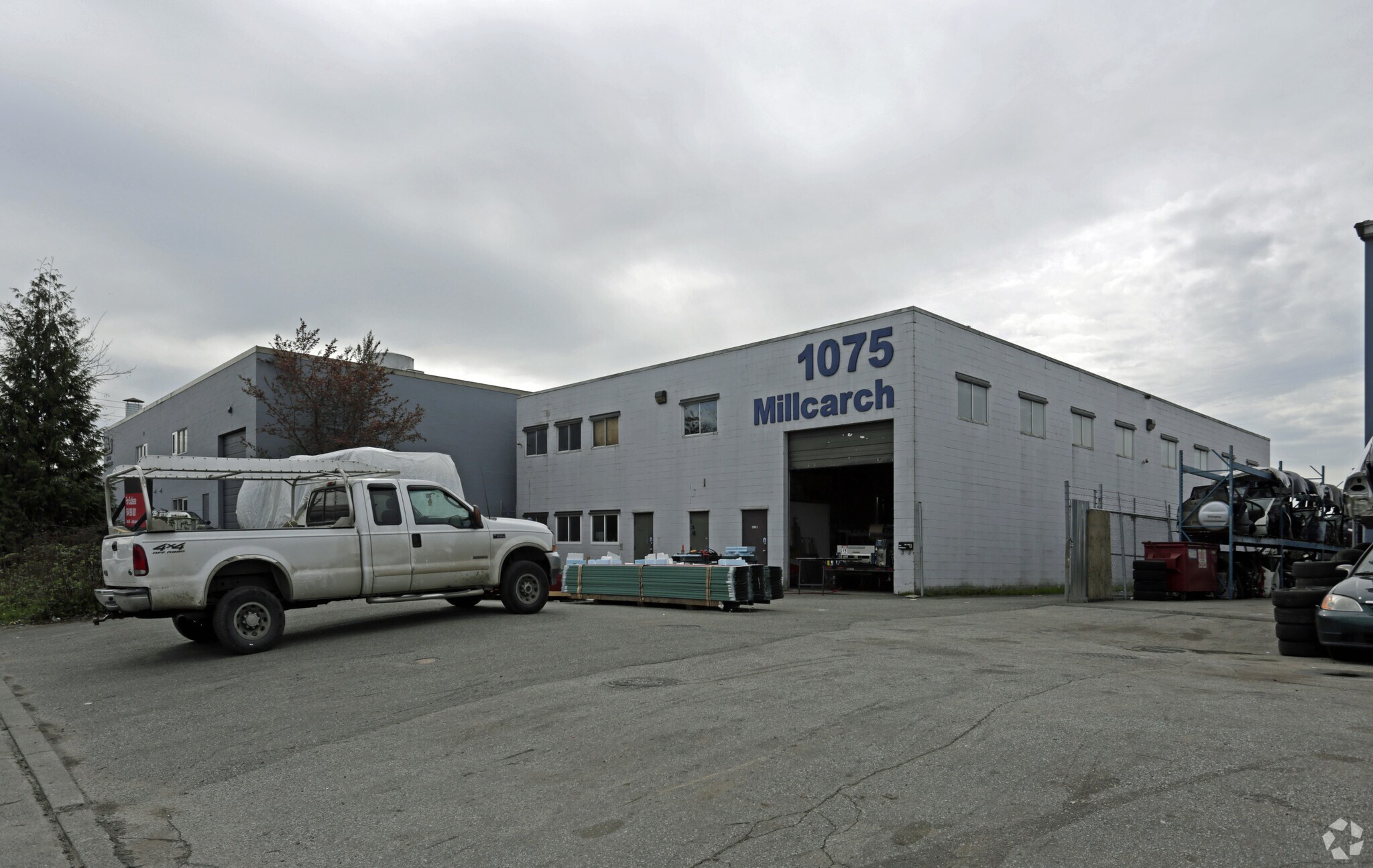1075 Millcarch St, Richmond, BC à louer Photo du bâtiment- Image 1 de 7