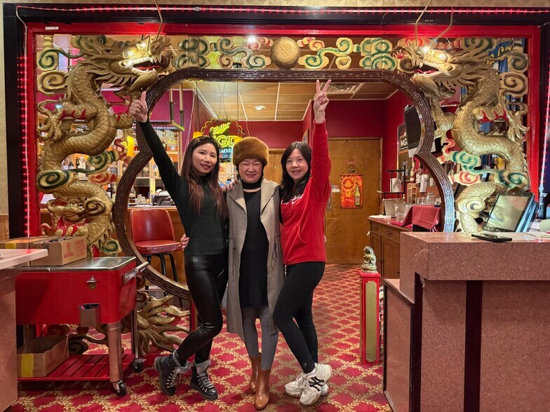 15820 W National Ave, New Berlin, WI à vendre - Photo du bâtiment - Image 1 de 6