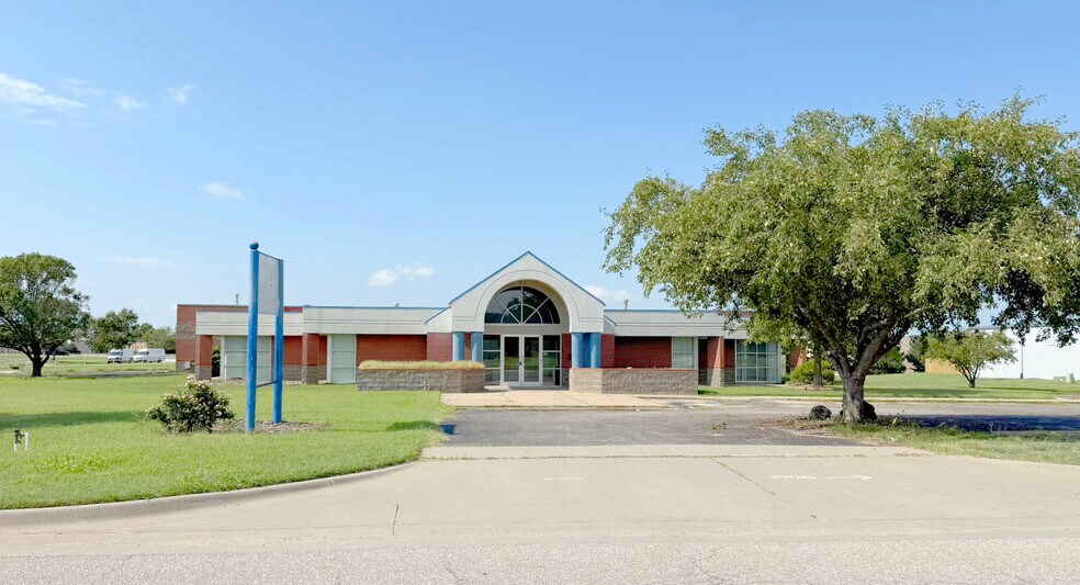 9310 E 37th St, Wichita, KS à vendre - Photo du bâtiment - Image 3 de 7