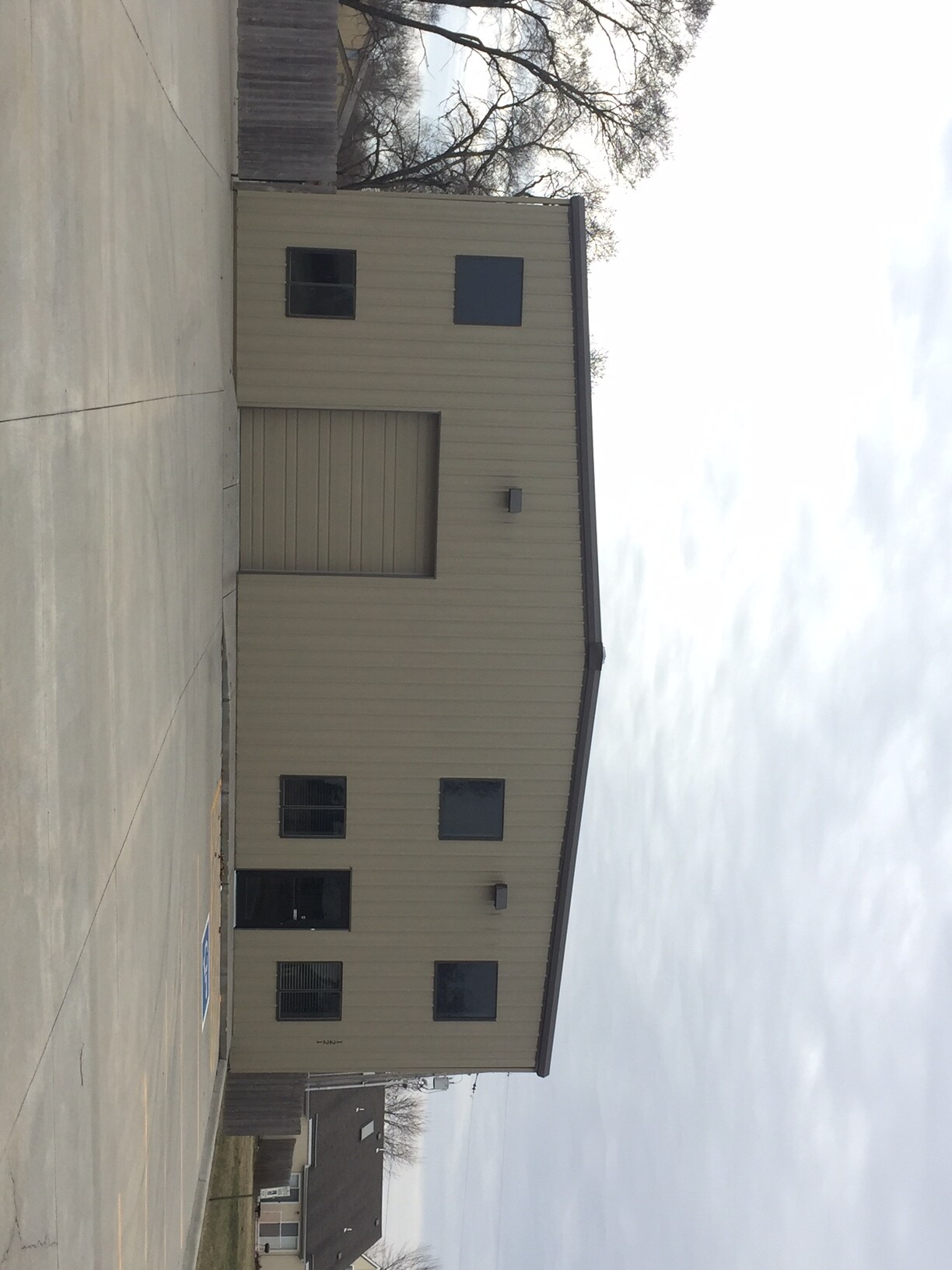 1221 E 25th St, Lawrence, KS à vendre Photo du bâtiment- Image 1 de 47